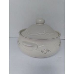 Pfaltzgraff Yorktowne Casserole with‎ Lid Floral Design Oven & Microwave Safe